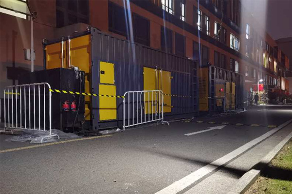 集宁柴油发电机组的输出电压是如何调节的？