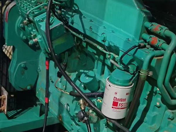 集宁如何确定新的发电机组控制系统是否与原系统兼容？