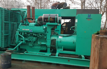 集宁发电机组如何判断水冷式机油散热器内部是否需要清洗？